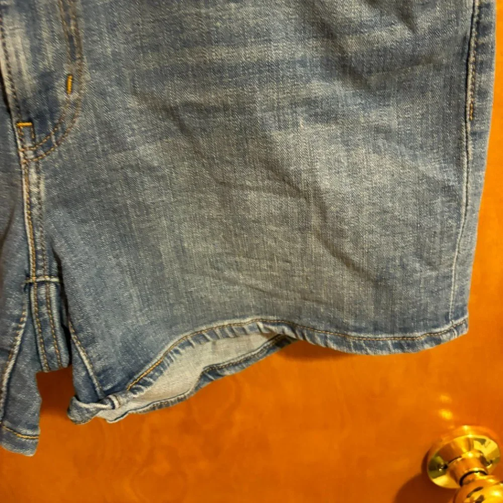 Levi’s Mid Length Denim Shorts 5 Pocket Medium‎ Blue